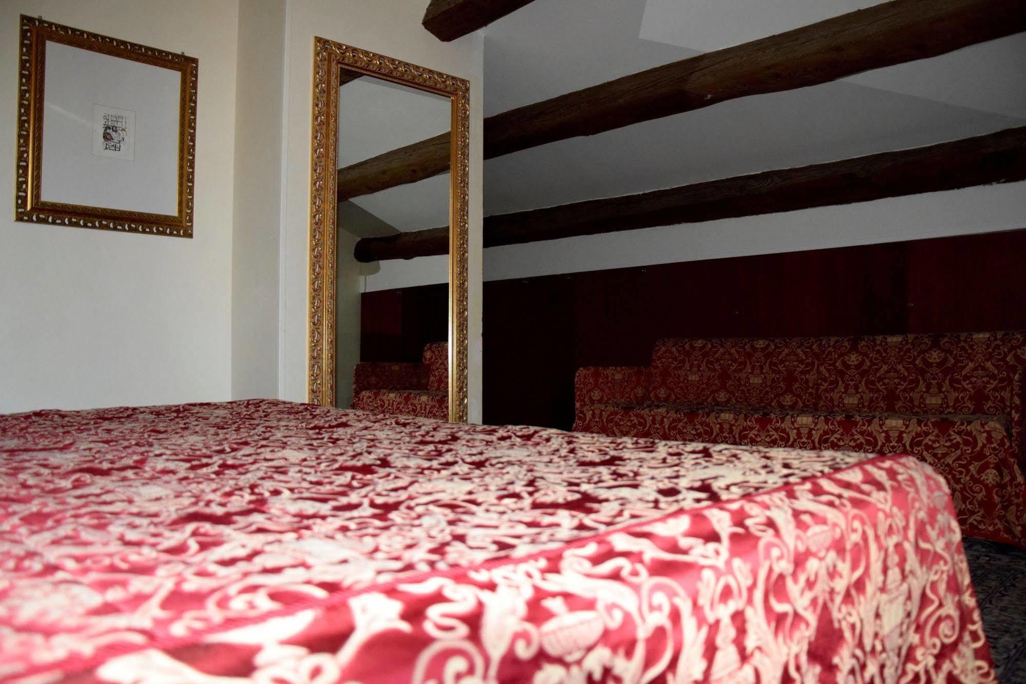 La Torre Hotel Moie מראה חיצוני תמונה